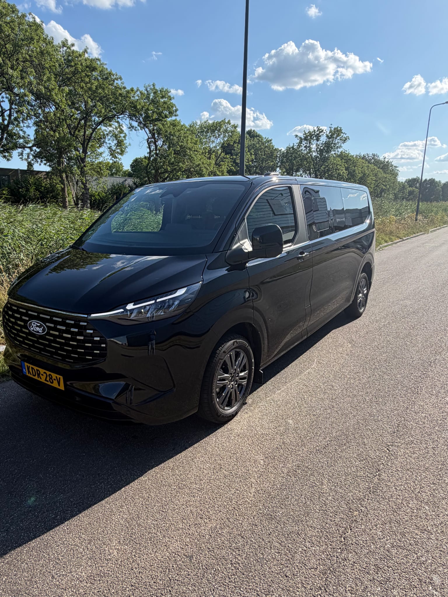 Ford Tourneo Custom schuin van voren